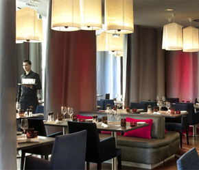 Renaissance Paris Arc De Triomphe 4*